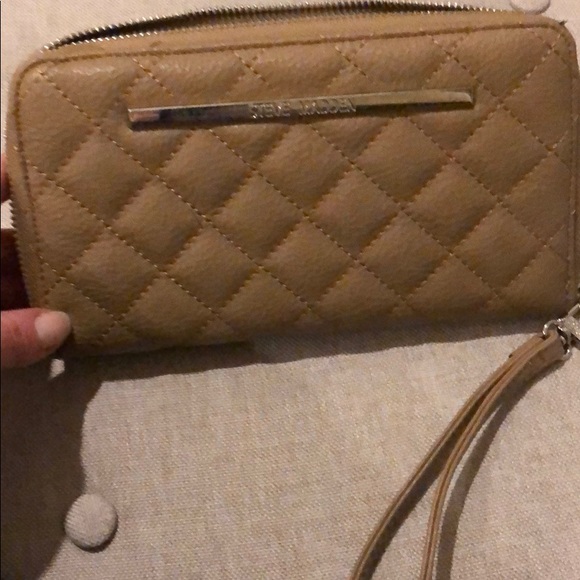 Tan Steve Madden wristlet - Picture 1 of 3